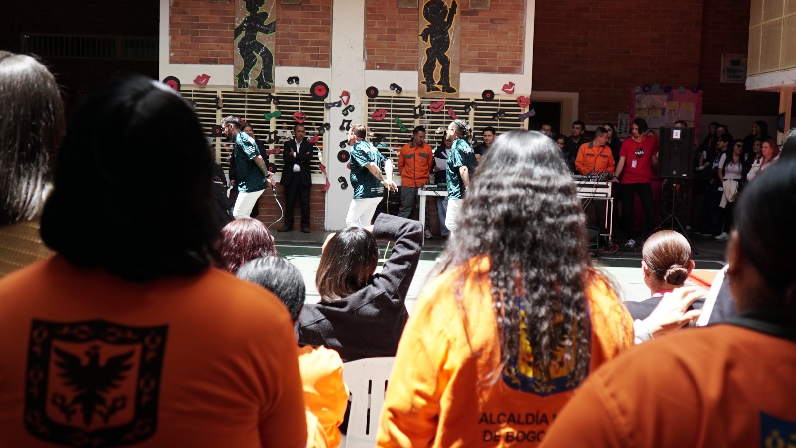 Con música y trajes de gala confeccionados por personas privadas de la libertad, la Cárcel Distrital coronó una nueva reina