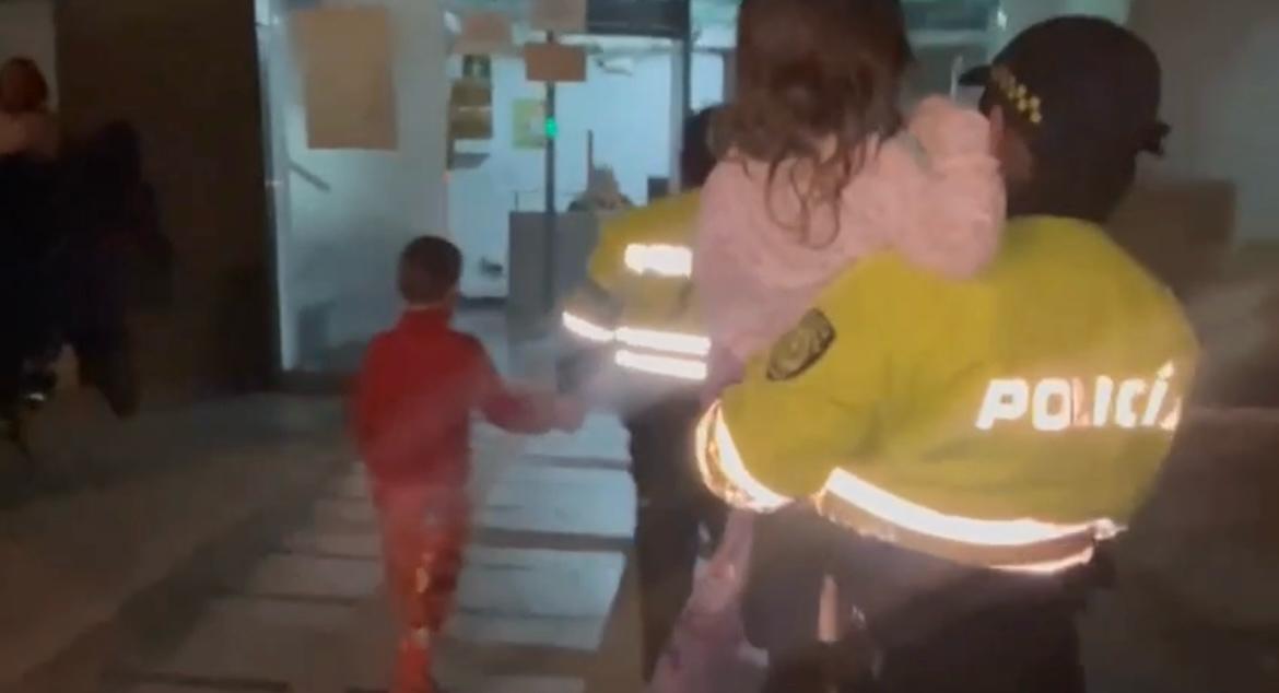 Policía rescata a dos niños presuntamente abandonados en Ciudad Bolívar Policía rescata a dos niños presuntamente abandonados en Ciudad Bolívar