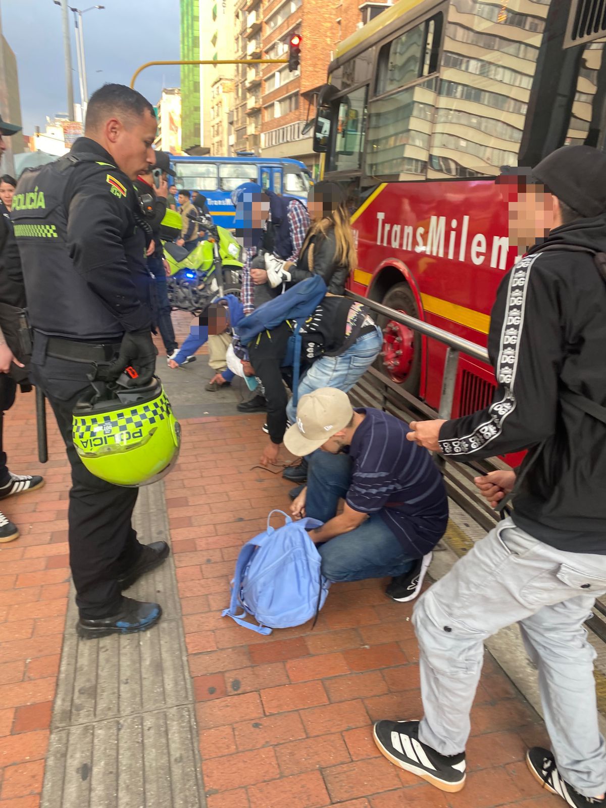 Revendedores de pasajes de TransMilenio fueron trasladados a centros de protección, tras operativos en el centro de Bogotá