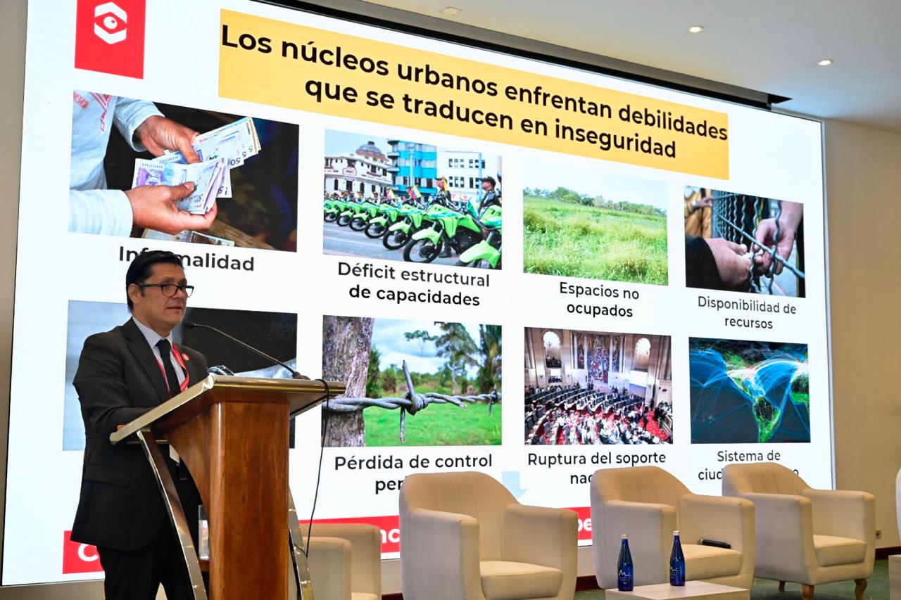 Secretario de Seguridad pide a las ciudades adaptarse a las nuevas realidades para frenar el crecimiento del crimen: “el mundo de hace diez años ya no existe” Secretario de Seguridad pide a las ciudades adaptarse a las nuevas realidades para frenar el crecimiento del crimen: “el mundo de hace diez años ya no existe”