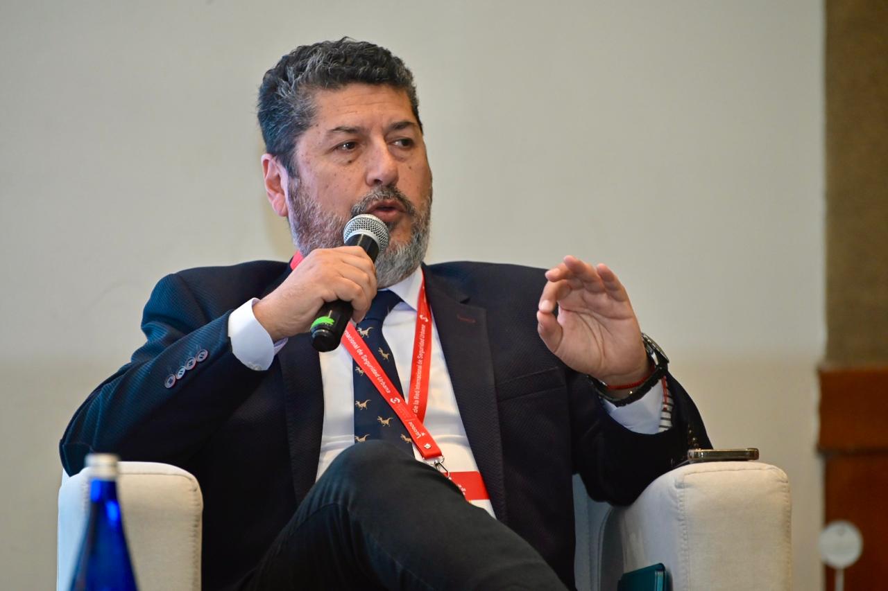 Así, consideró que justo por esas medidas es que es fundamental el evento que se está desarrollando en Bogotá, en el que se proponen nuevos modelos que las ciudades pueden implementar. Así, consideró que justo por esas medidas es que es fundamental el evento que se está desarrollando en Bogotá, en el que se proponen nuevos modelos que las ciudades pueden implementar.