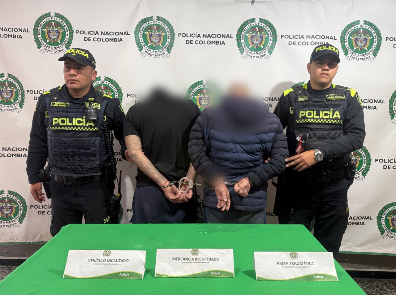 Cayeron tras persecución aérea y terrestre luego de robar millonaria mercancía en bodega de textiles Dos hombres capturados junto a dos policías