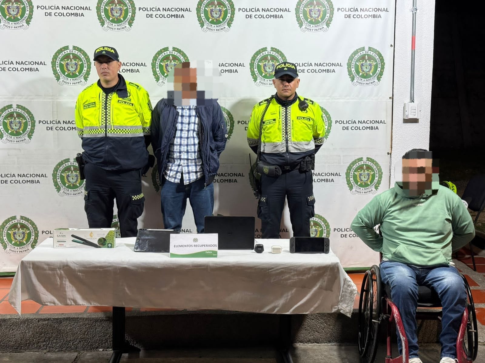 Capturados dos ‘rompevidrios’ en Chapinero: uno de ellos robaba en silla de ruedas Capturados dos ‘rompevidrios’ en Chapinero: uno de ellos robaba en silla de ruedas