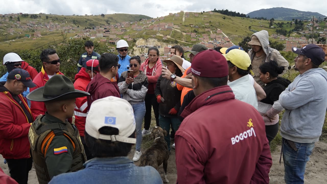 Golpe a 'tierreros' en Ciudad Bolívar: desmontada red eléctrica ilegal instalada en la vereda Quiba Baja Golpe a 'tierreros' en Ciudad Bolívar: desmontada red eléctrica ilegal instalada en la vereda Quiba Baja