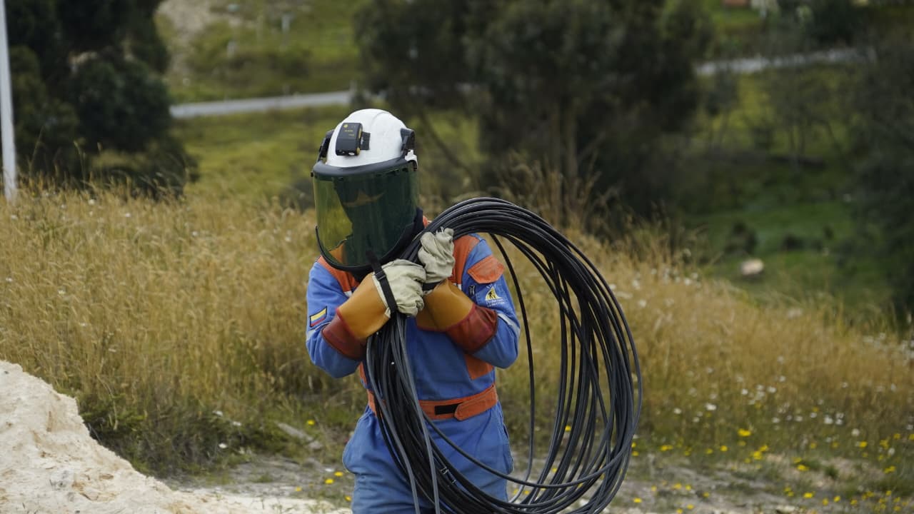 Golpe a 'tierreros' en Ciudad Bolívar: desmontada red eléctrica ilegal instalada en la vereda Quiba Baja Golpe a 'tierreros' en Ciudad Bolívar: desmontada red eléctrica ilegal instalada en la vereda Quiba Baja