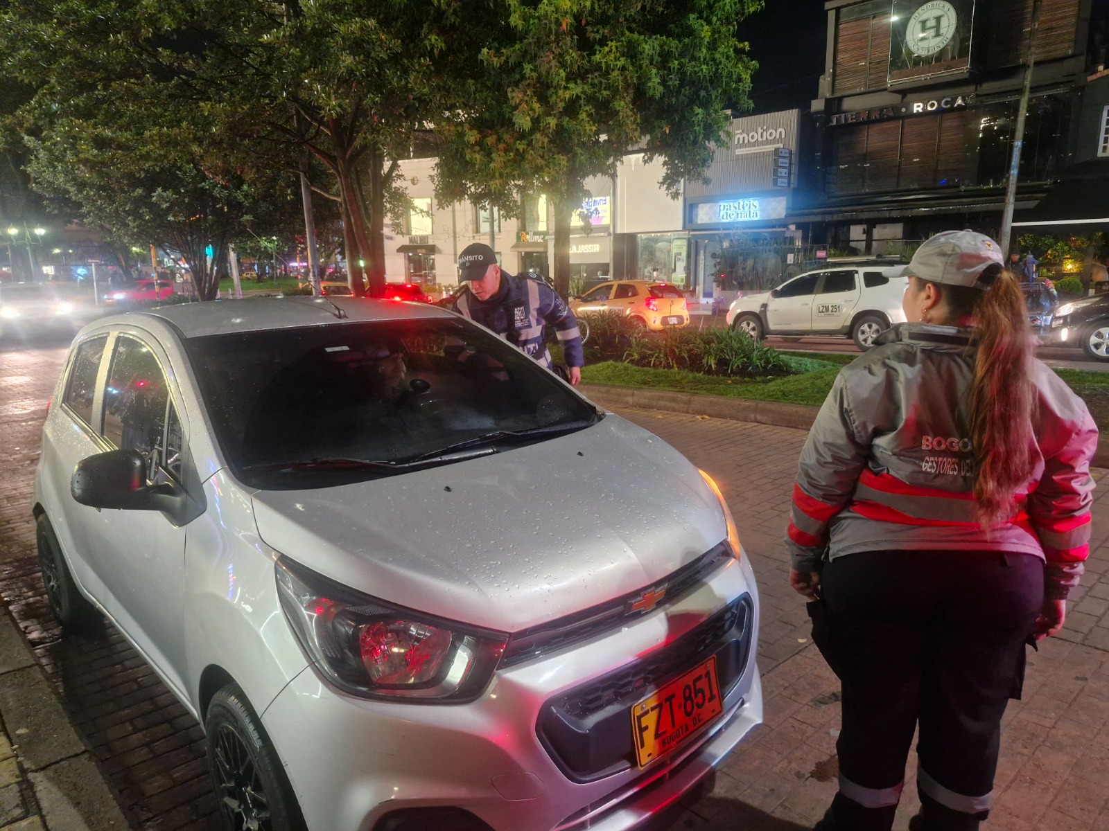 Controles nocturnos acompañan a ciudadanos en la Zona T Controles nocturnos acompañan a ciudadanos en la Zona T