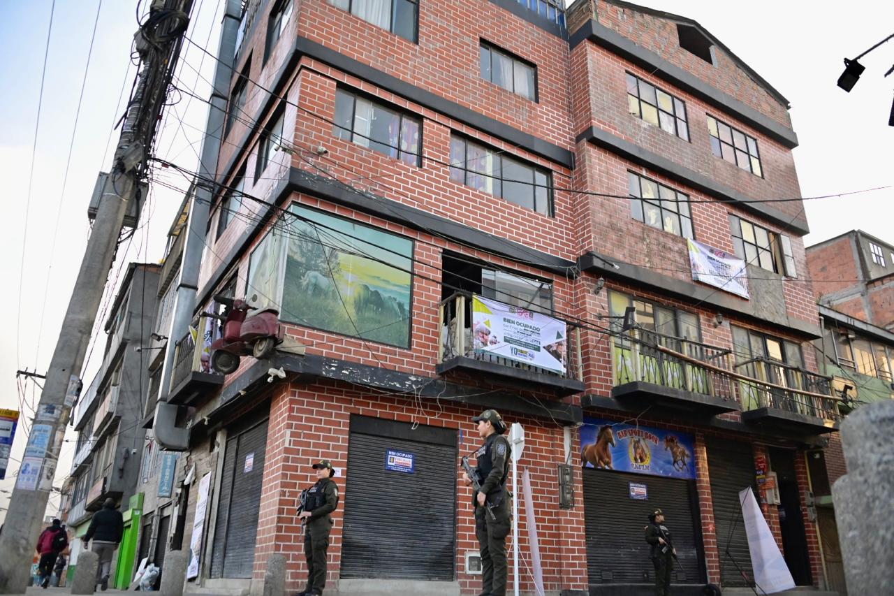 Contundente golpe a las finanzas del ‘Tren de Aragua’: utilizaban sedes de sindicatos para cometer delitos en Bogotá Contundente golpe a las finanzas del ‘Tren de Aragua’: utilizaban sedes de sindicatos para cometer delitos en Bogotá