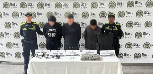 Tres personas fueron capturadas por expendio de drogas. Tres personas fueron capturadas por expendio de drogas.