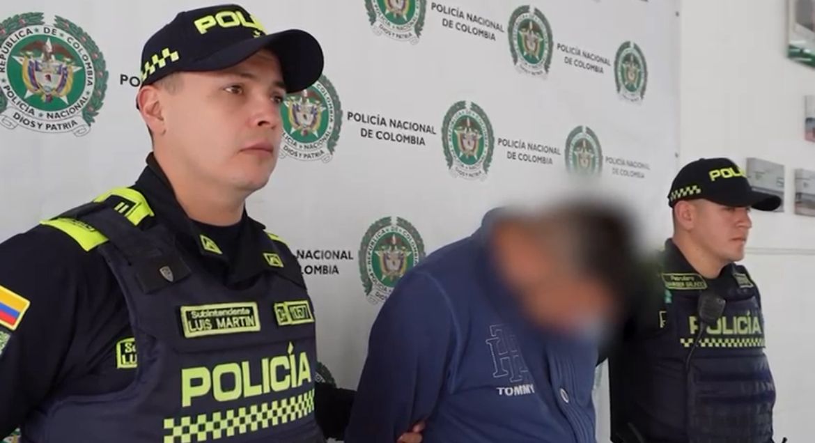 Capturado por intentar hurtar un furgón. Capturado por intentar hurtar un furgón.