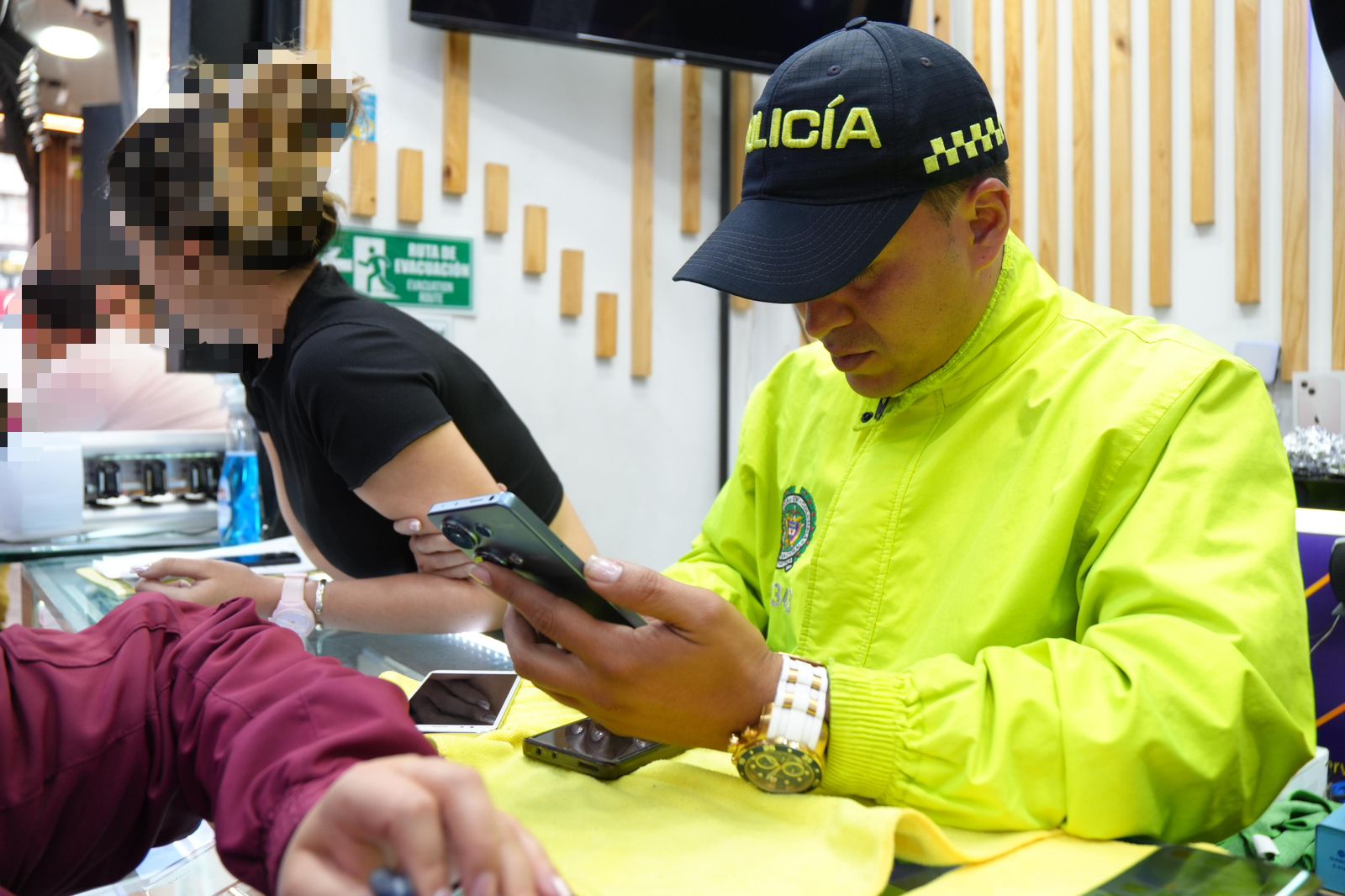 Operativo contra celulares hurtados