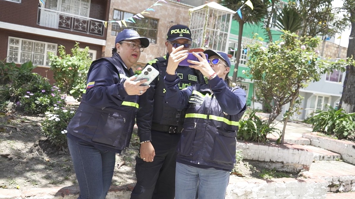Mujeres de la Zona Segura de Usme Mujeres de la Zona Segura de Usme junto a la Policía