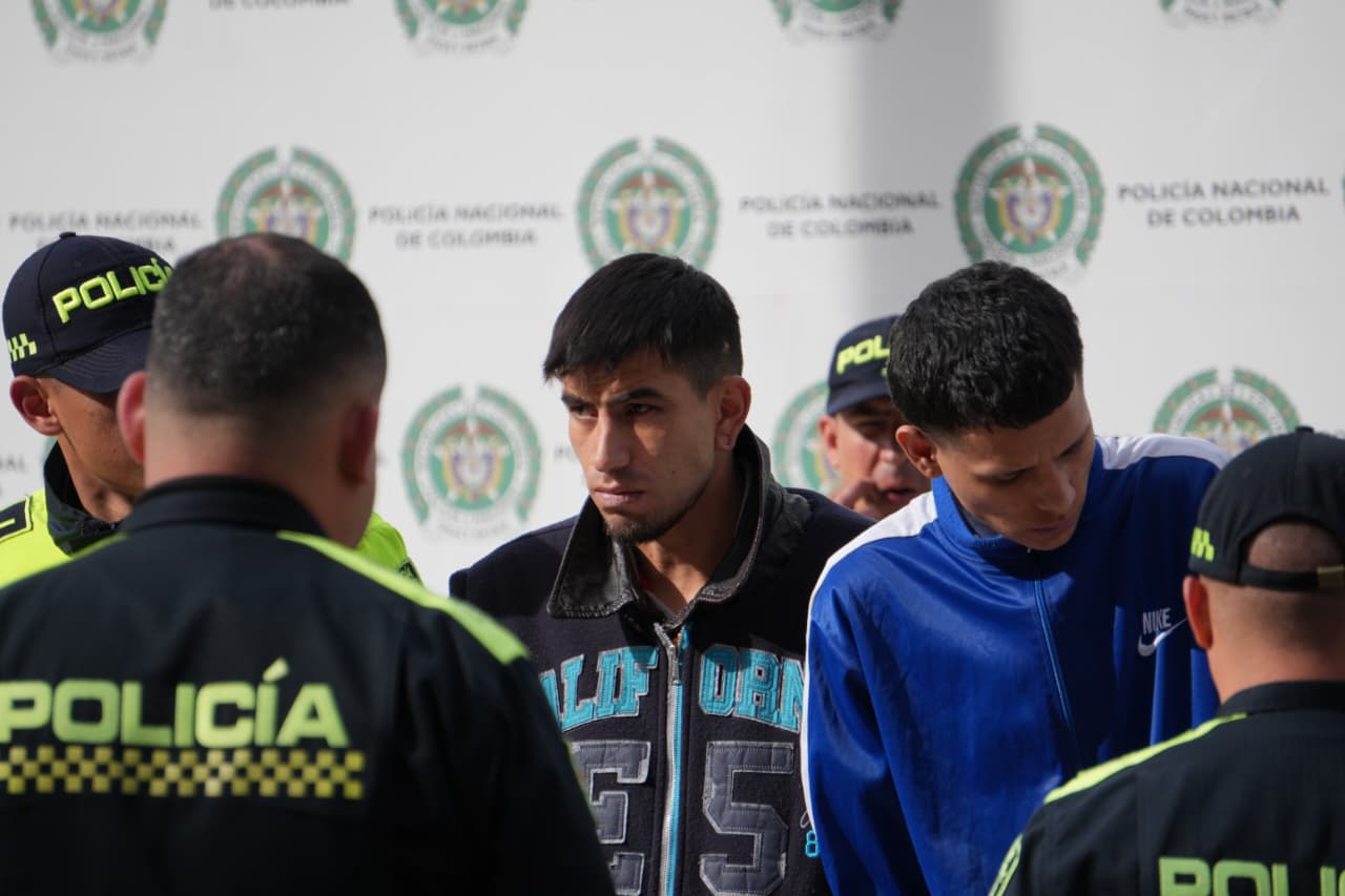 Por un partido de fútbol al que vino a jugar después de huir a Villavicencio: así cayó alias Pelos, homicida de un hincha de Santa Fe en Bogotá Por un partido de fútbol al que vino a jugar después de huir a Villavicencio: así cayó alias Pelos, homicida de un hincha de Santa Fe en Bogotá