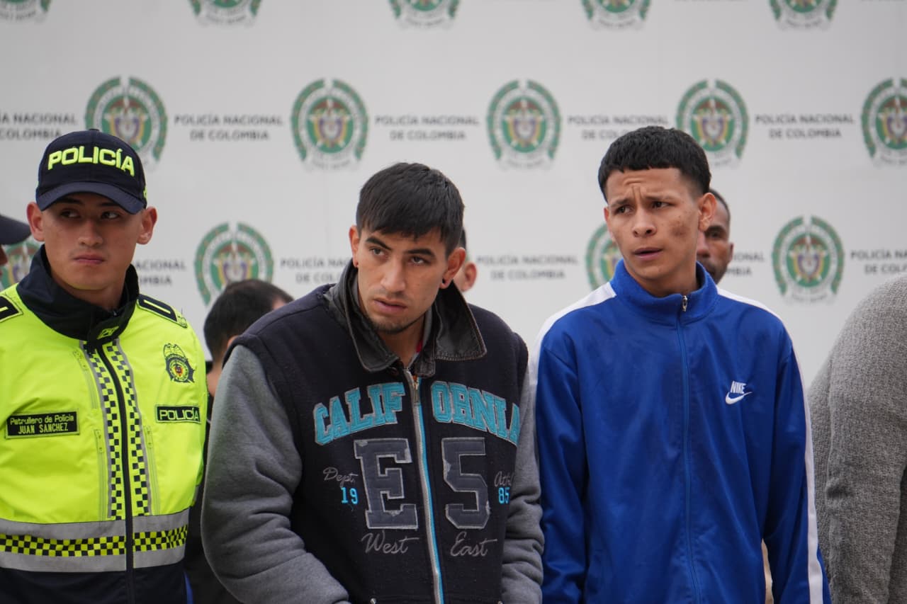 Por un partido de fútbol al que vino a jugar después de huir a Villavicencio: así cayó alias Pelos, homicida de un hincha de Santa Fe en Bogotá Por un partido de fútbol al que vino a jugar después de huir a Villavicencio: así cayó alias Pelos, homicida de un hincha de Santa Fe en Bogotá