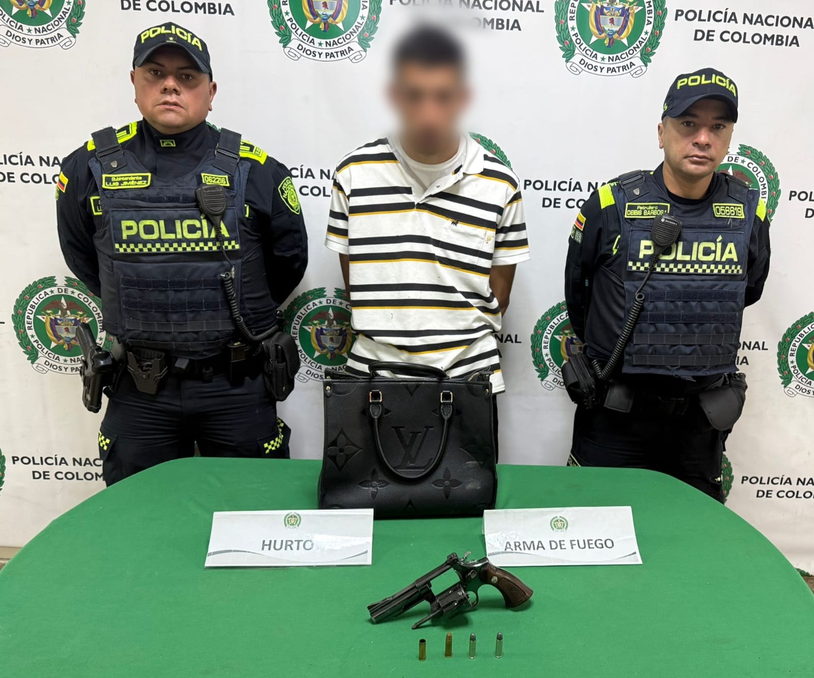 Salió de la cárcel a seguir delinquiendo: capturado hombre que hurtó a una mujer al salir de un banco Salió de la cárcel a seguir delinquiendo: capturado hombre que hurtó a una mujer al salir de un banco