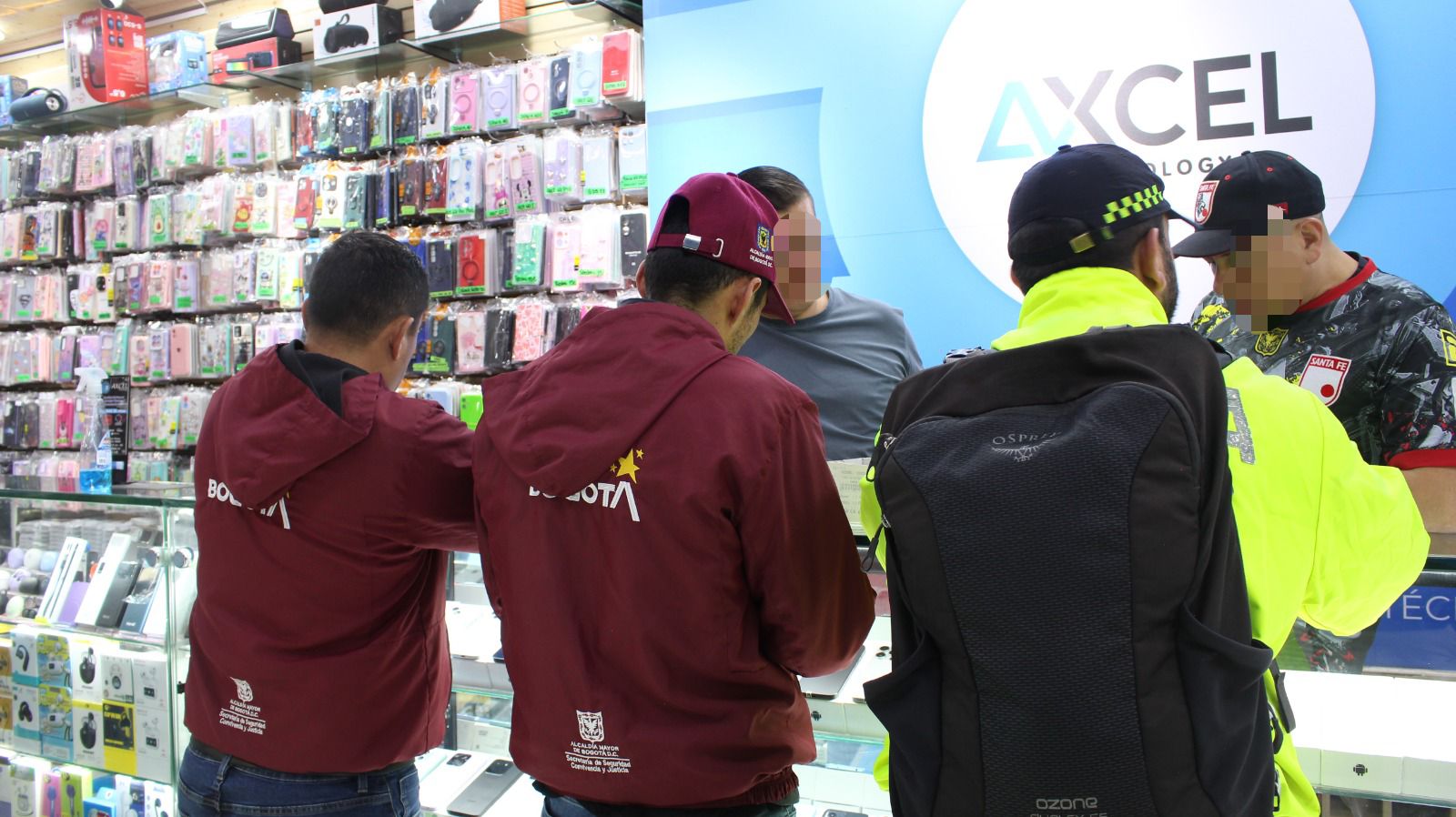 Varios hombres es un establecimiento comercial de celulares