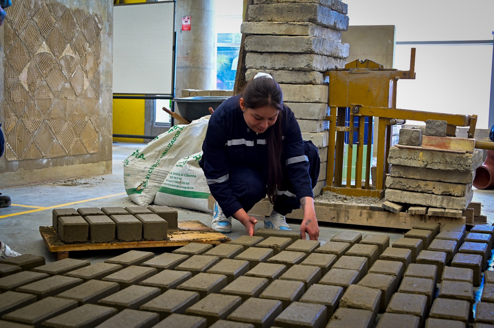 Aprendiendo de construcción sostenible: la historia de Deisy Quevedo, una mujer pospenada que ahora tiene la vida lejos de las calles y el delito Aprendiendo de construcción sostenible: la historia de Deisy Quevedo, una mujer pospenada que ahora tiene la vida lejos de las calles y el delito