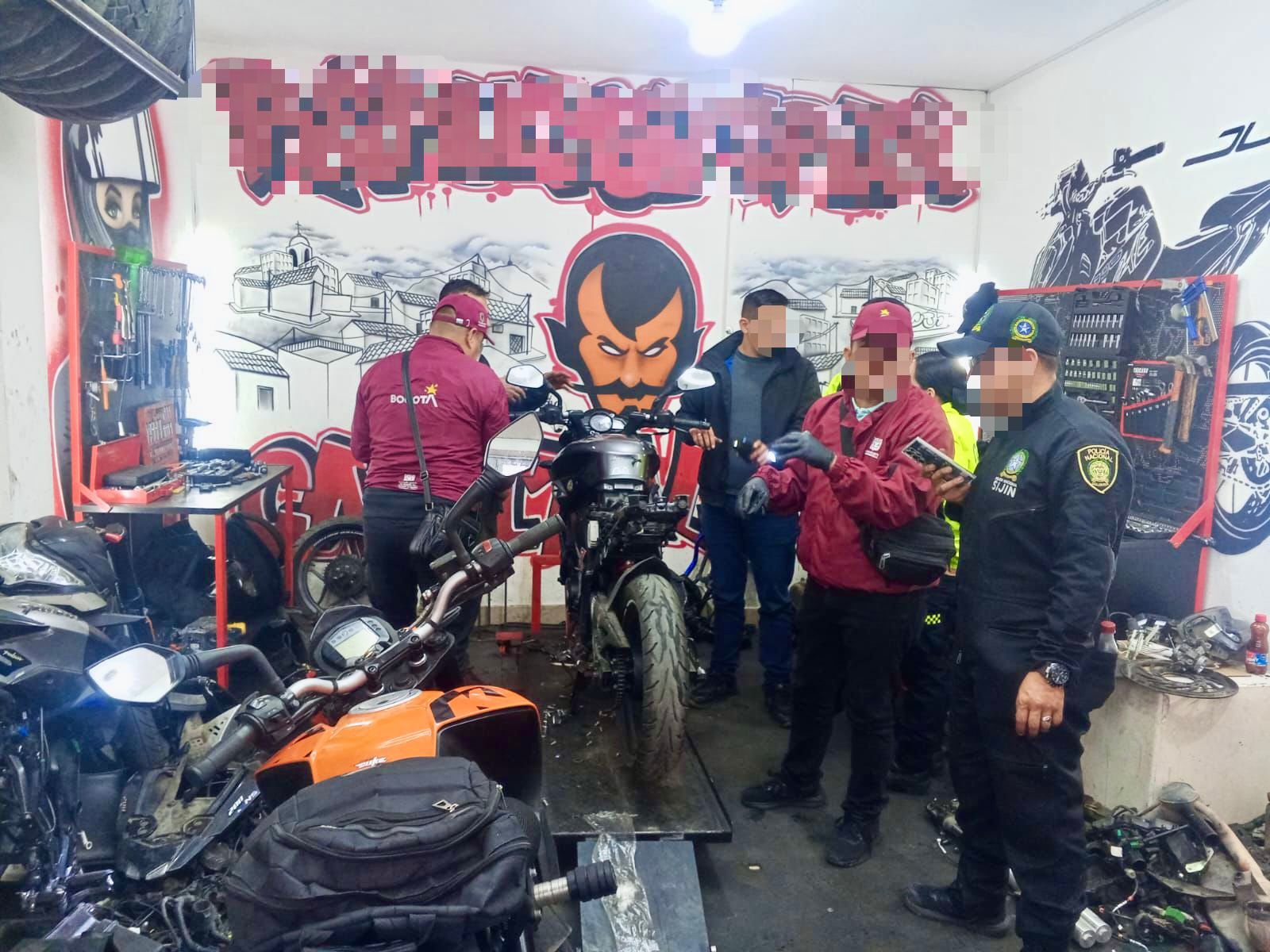 Allanamiento en ‘desguazadero’ de motos en Patio Bonito deja dos capturados y varias autopartes recuperadas Allanamiento en ‘desguazadero’ de motos en Patio Bonito deja dos capturados y varias autopartes recuperadas