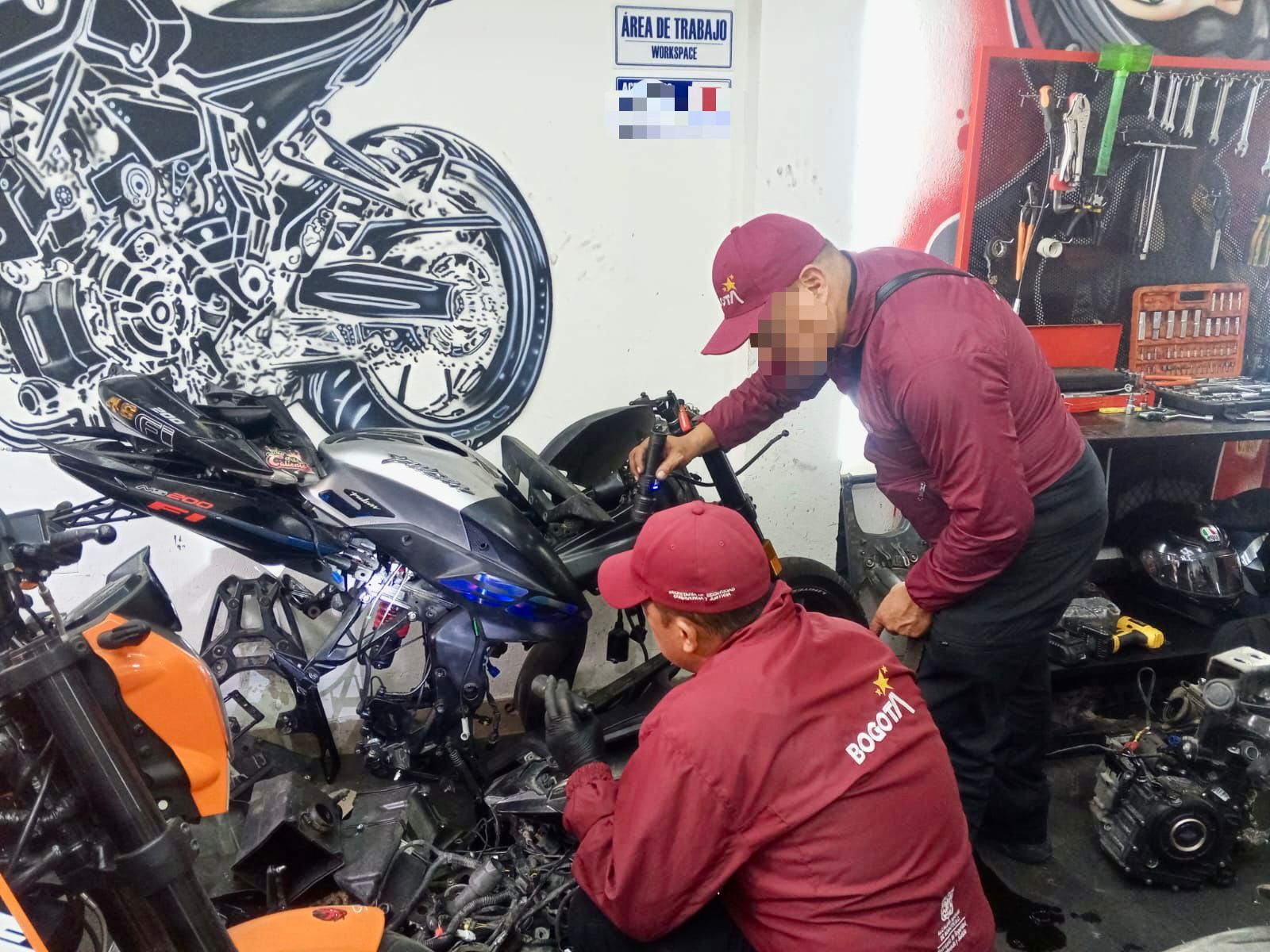Allanamiento en ‘desguazadero’ de motos en Patio Bonito deja dos capturados y varias autopartes recuperadas Allanamiento en ‘desguazadero’ de motos en Patio Bonito deja dos capturados y varias autopartes recuperadas