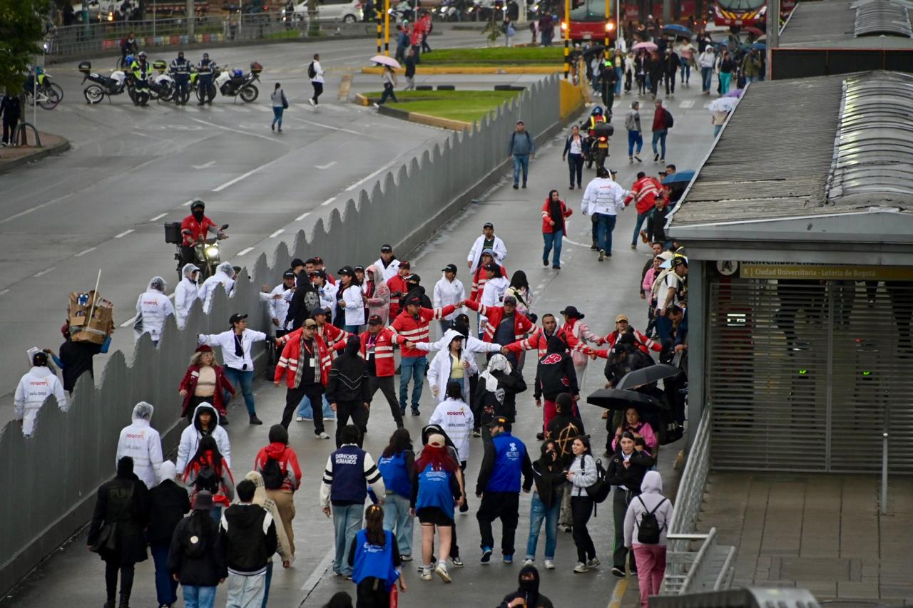 En medio del vandalismo: así es como los Gestores de Convivencia protegen a la ciudadanía durante las protestas en Bogotá En medio del vandalismo: así es como los Gestores de Convivencia protegen a la ciudadanía durante las protestas en Bogotá