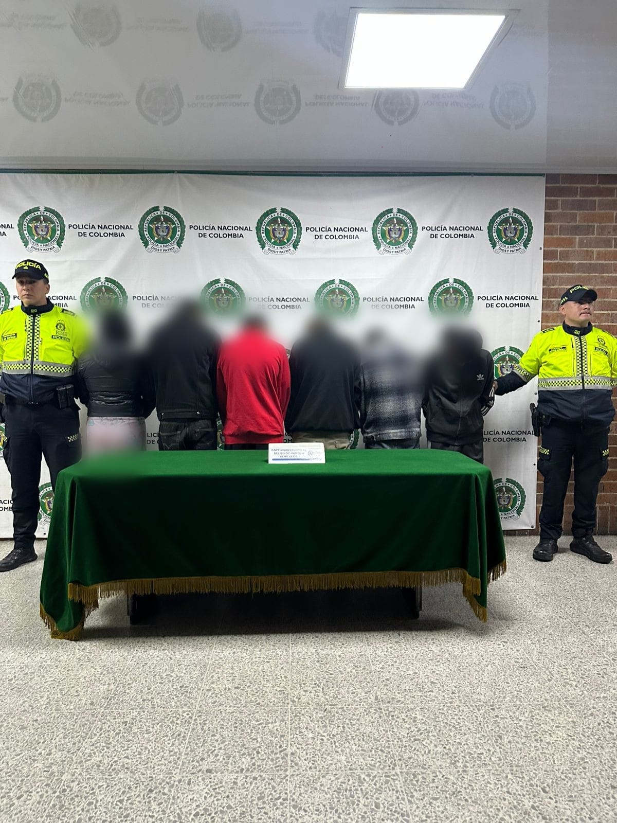 Aprehendidos cinco menores y capturado un adulto tras hurtar un vehículo en el sur de Bogotá Aprehendidos cinco menores y capturado un adulto tras hurtar un vehículo en el sur de Bogotá