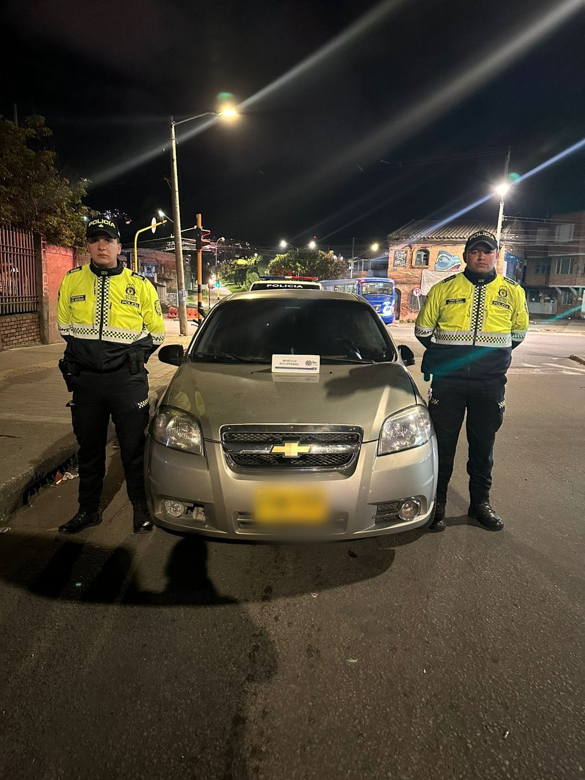 Aprehendidos cinco menores y capturado un adulto tras hurtar un vehículo en el sur de Bogotá Aprehendidos cinco menores y capturado un adulto tras hurtar un vehículo en el sur de Bogotá
