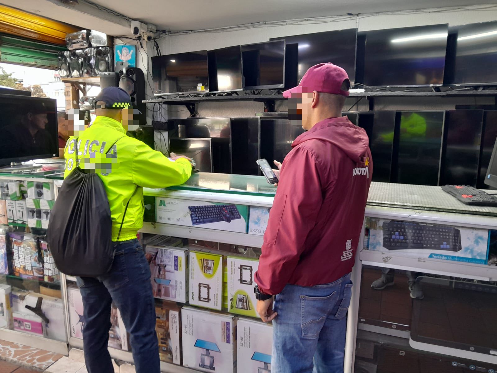 Operativo contra el hurto y la recepción permitió incautar 17 computadores portátiles que estaban listos para ser vendidos en la Carrera Décima