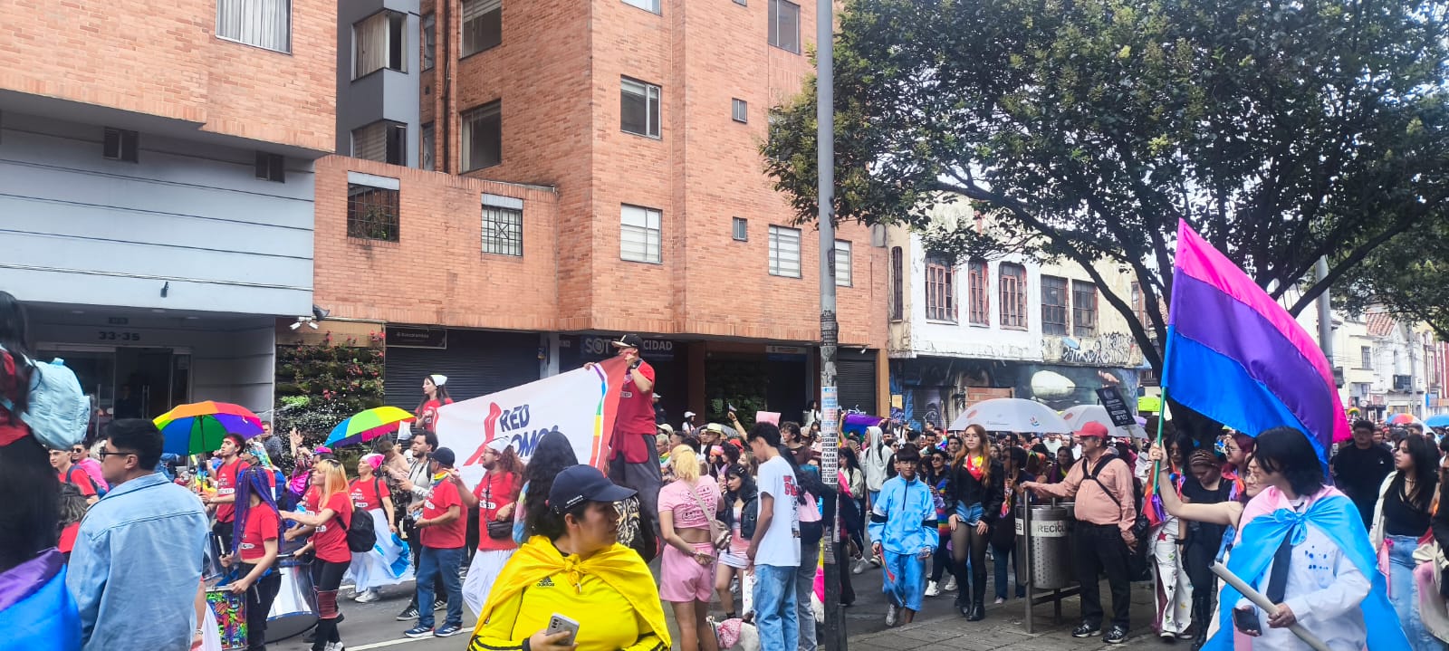 Muchas personas en la plaza de Bolivar