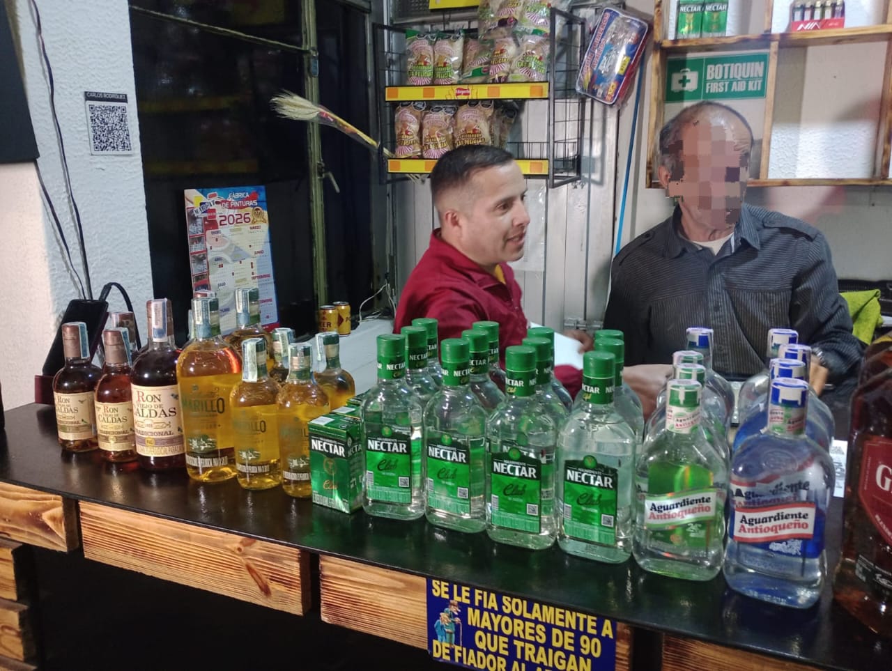 Capturado administrador de bar por comercializar botellas de licor adulterado en Engativá