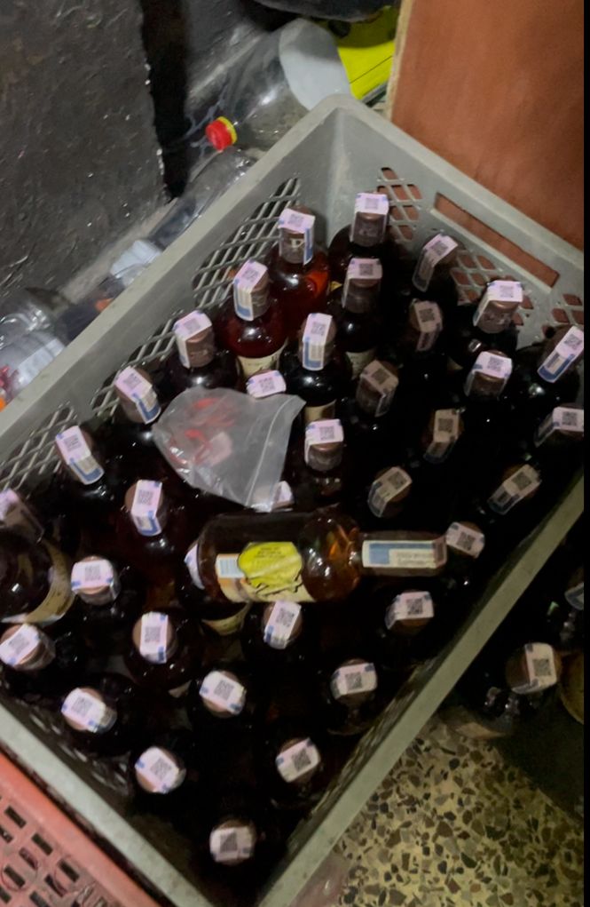Desmantelado centro de acopio con 350 botellas de licor adulterado en Bosa Desmantelado centro de acopio con 350 botellas de licor adulterado en Bosa