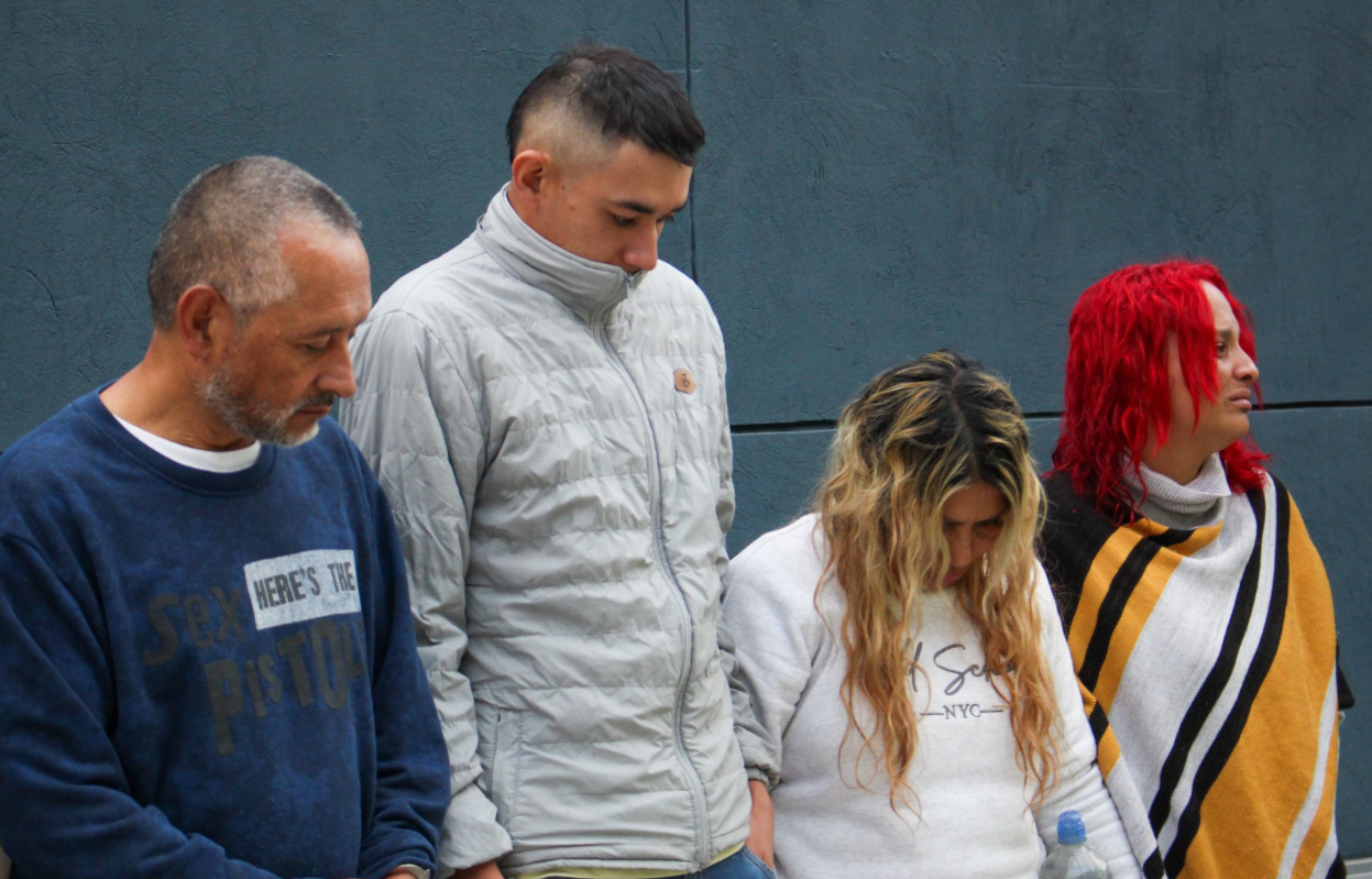 Cayeron ‘Los del sur’: 18 criminales dedicados al expendio de estupefacientes en bares sindicatos en Bogotá* Dos hombres y dos mujeres capturados y esposados