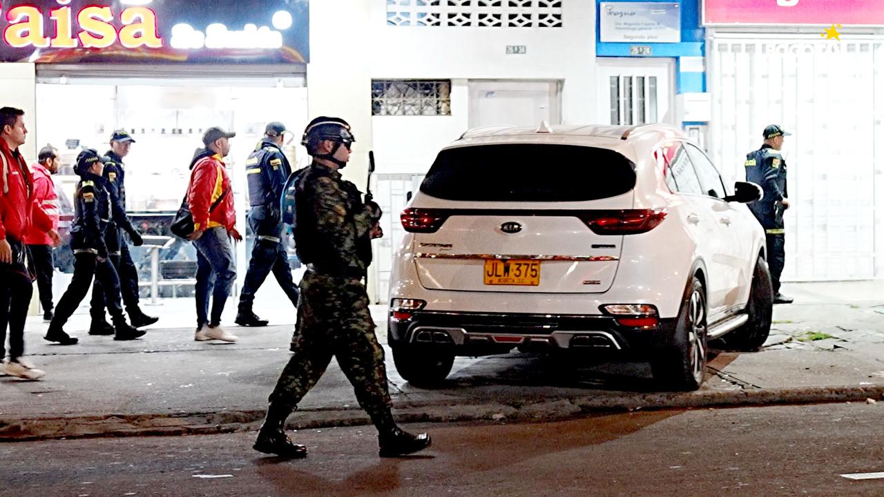 Más controles y prevención permitieron reducir los homicidios durante el fin de semana de Día de la Madre en Bogotá Policías vigilando las calles