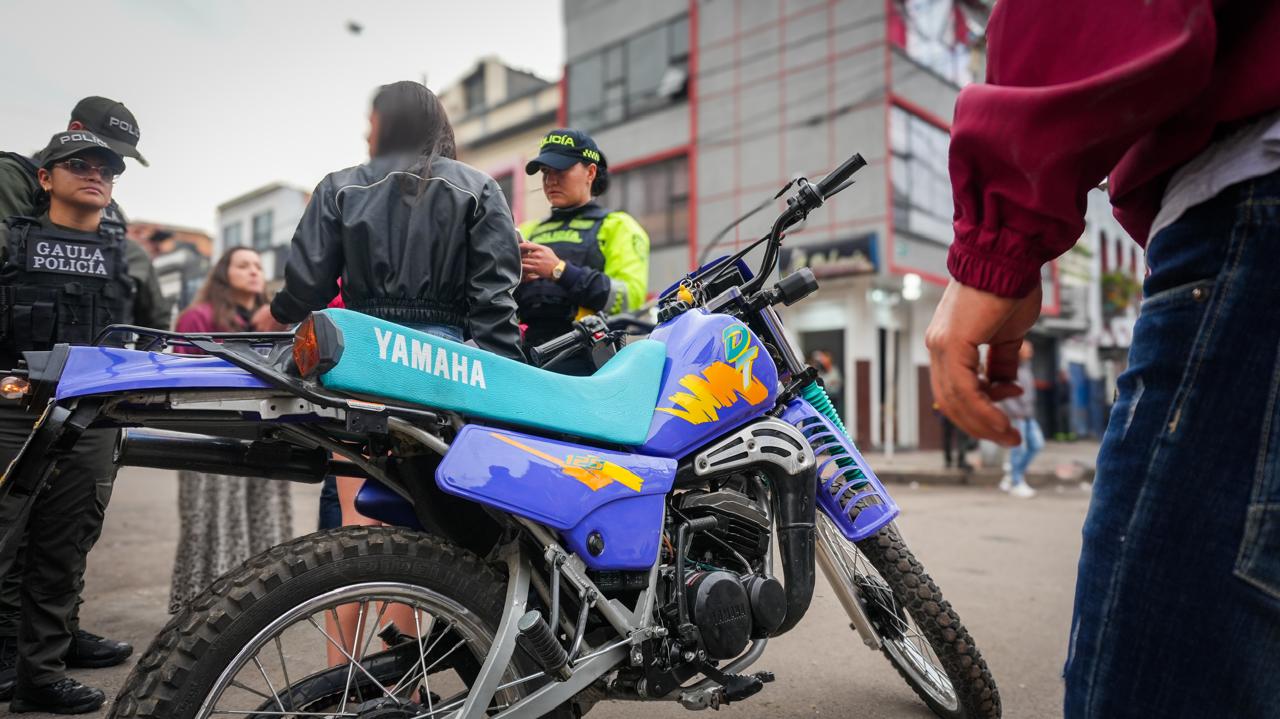 Personal del Gaula, Poicía y otra mujer