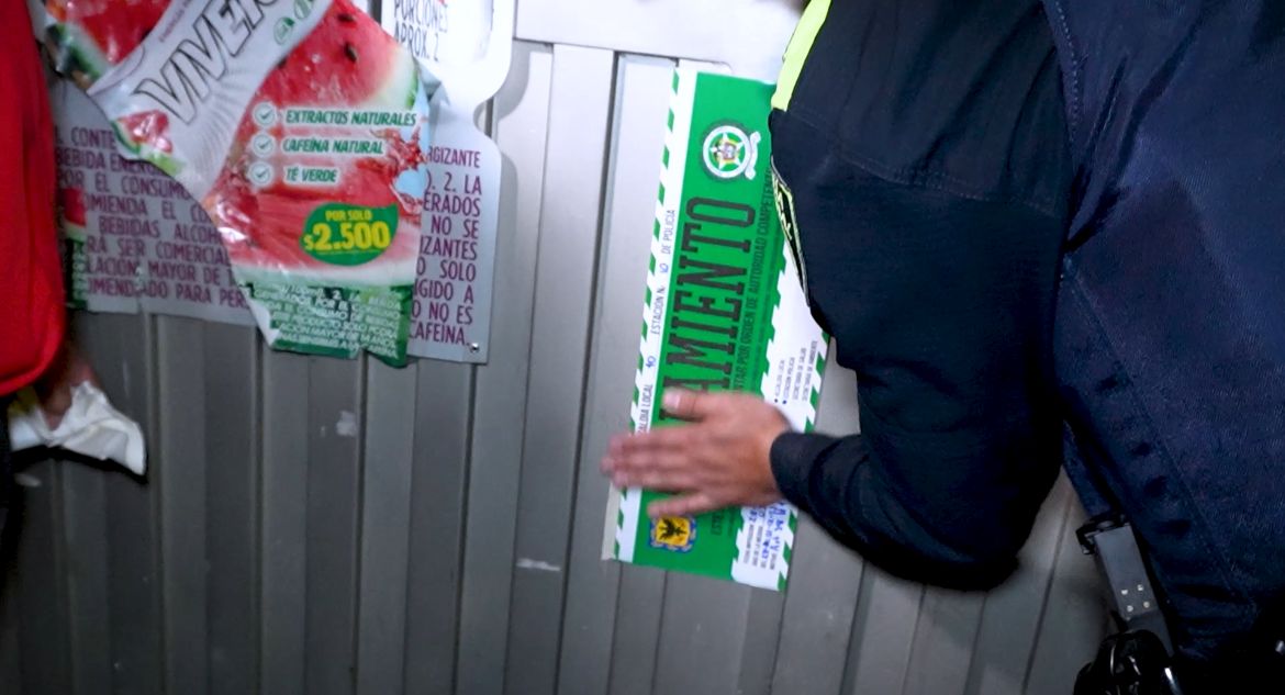 Niño de 9 años fue hallado dentro de tienda donde su padre consumía licor en Engativá