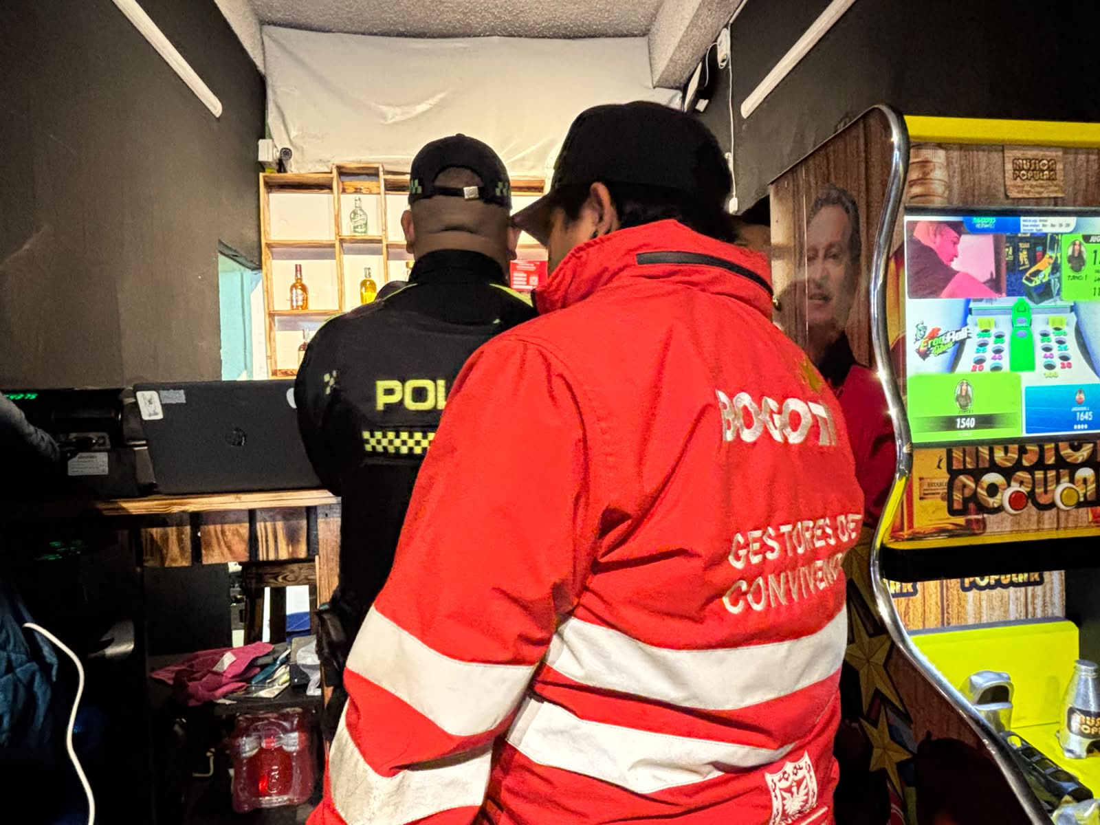 Autoridades inspeccionaron montallantas con alertas de sobrecostos y sellaron bar por irregularidades en Engativá Autoridades inspeccionaron montallantas con alertas de sobrecostos y sellaron bar por irregularidades en Engativá