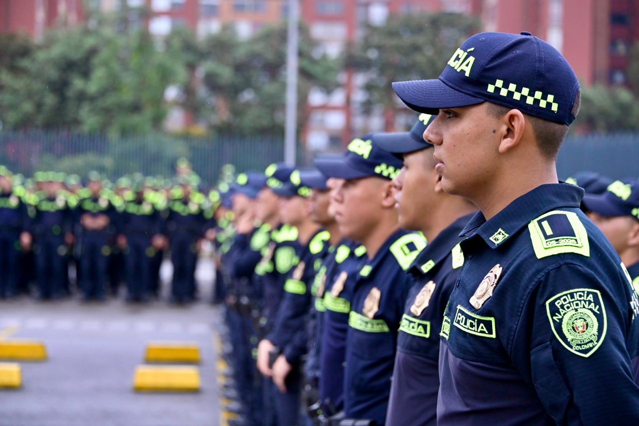Bogotá recibe 794 nuevos policías para fortalecer la seguridad y la convivencia en la ciudad Bogotá recibe 794 nuevos policías para fortalecer la seguridad y la convivencia en la ciudad