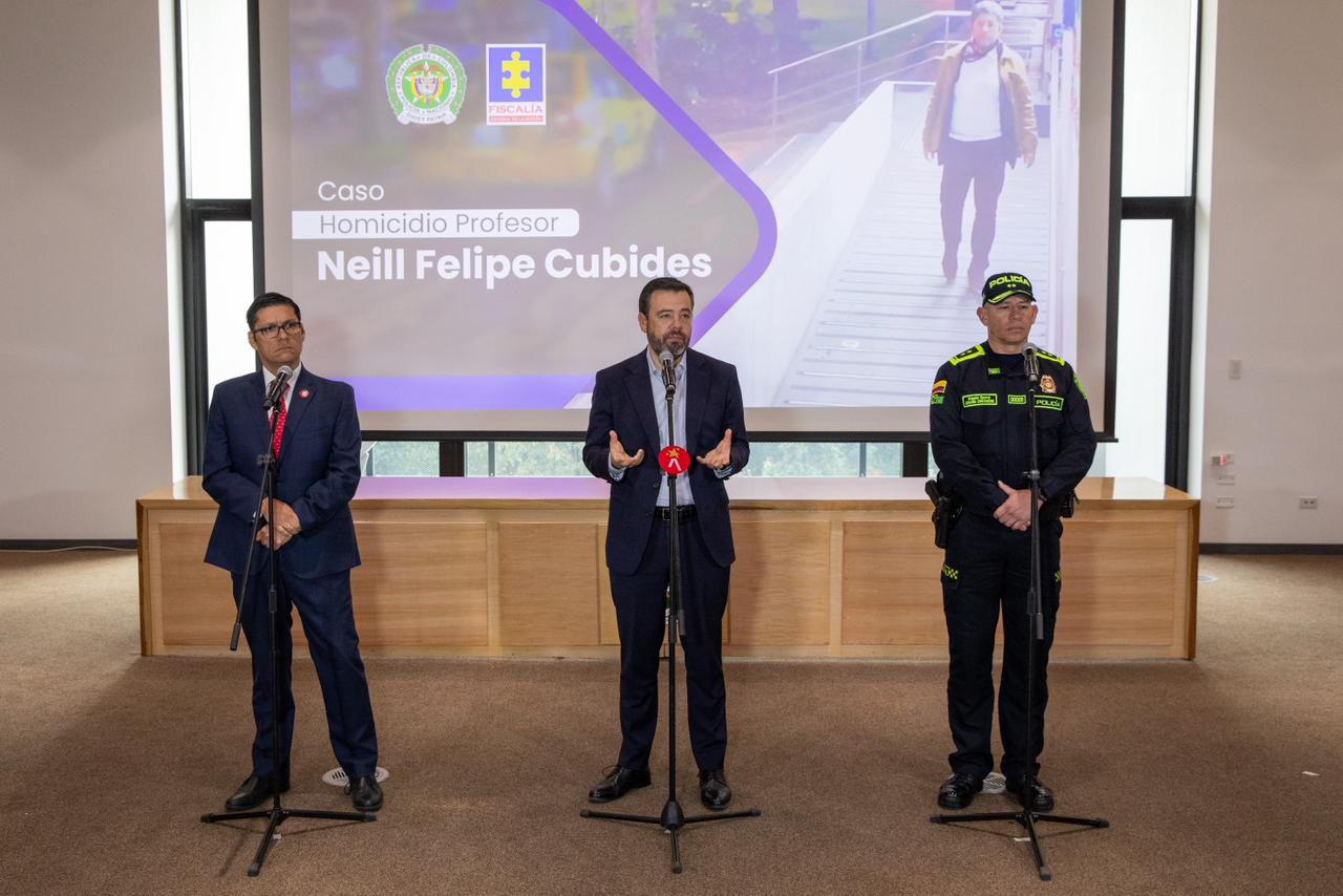 Secretario de seguridad, alcalde de Bogotá y general de la policía