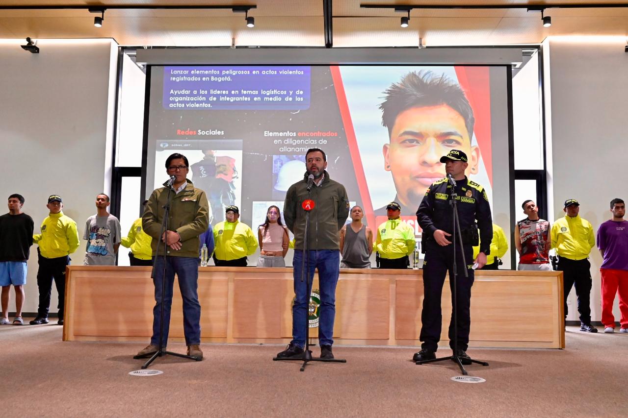 Cayeron los ‘PPP’, que se hacían pasar por estudiantes y son responsables de actos violentos en Bogotá Cayeron los ‘PPP’, que se hacían pasar por estudiantes y son responsables de actos violentos en Bogotá