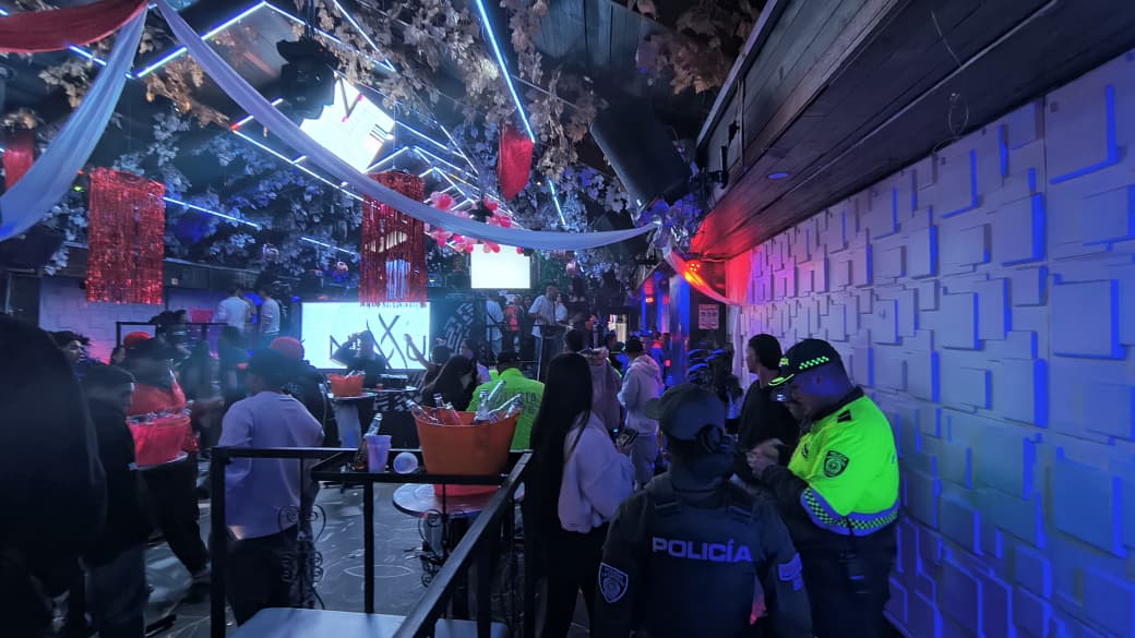 Hallados tres menores consumiendo licor dentro de una bodega de un bar en El Restrepo Hallados tres menores consumiendo licor dentro de una bodega de un bar en El Restrepo