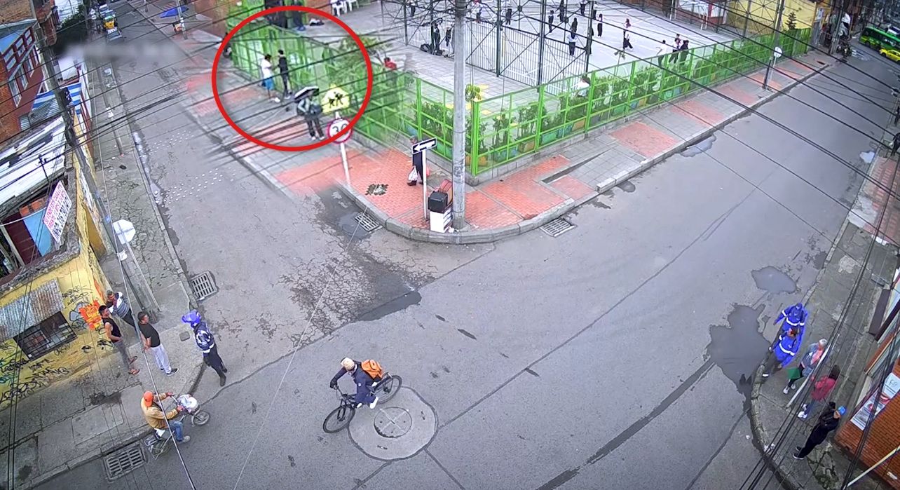 Varias personas en una calle