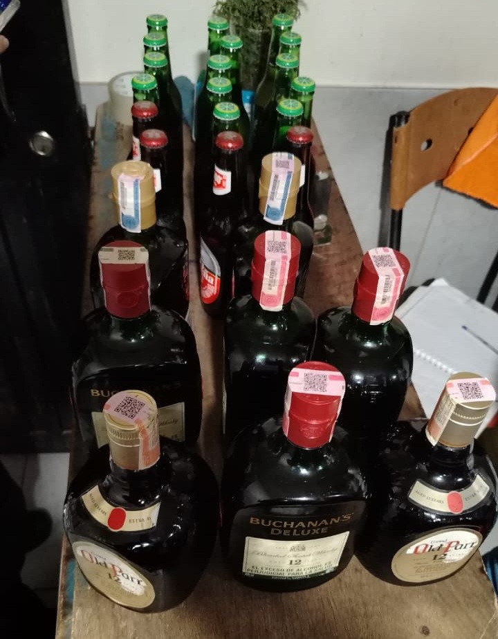 https://scj.gov.co/prensa/noticias/botellas-de-whisky-adulterado-y-cervezas-vencidas-fueron-incautadas-en-megatoma-en https://scj.gov.co/prensa/noticias/botellas-de-whisky-adulterado-y-cervezas-vencidas-fueron-incautadas-en-megatoma-en