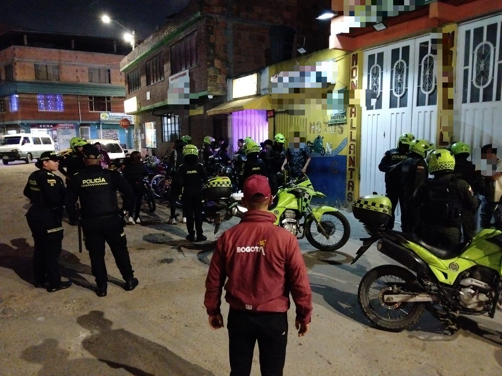 Botellas de whisky adulterado y cervezas vencidas fueron incautadas en megatoma en Bosa Botellas de whisky adulterado y cervezas vencidas fueron incautadas en megatoma en Bosa