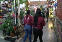 Mujeres caminando 