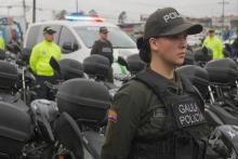 Varios policías con motos varias nuevas